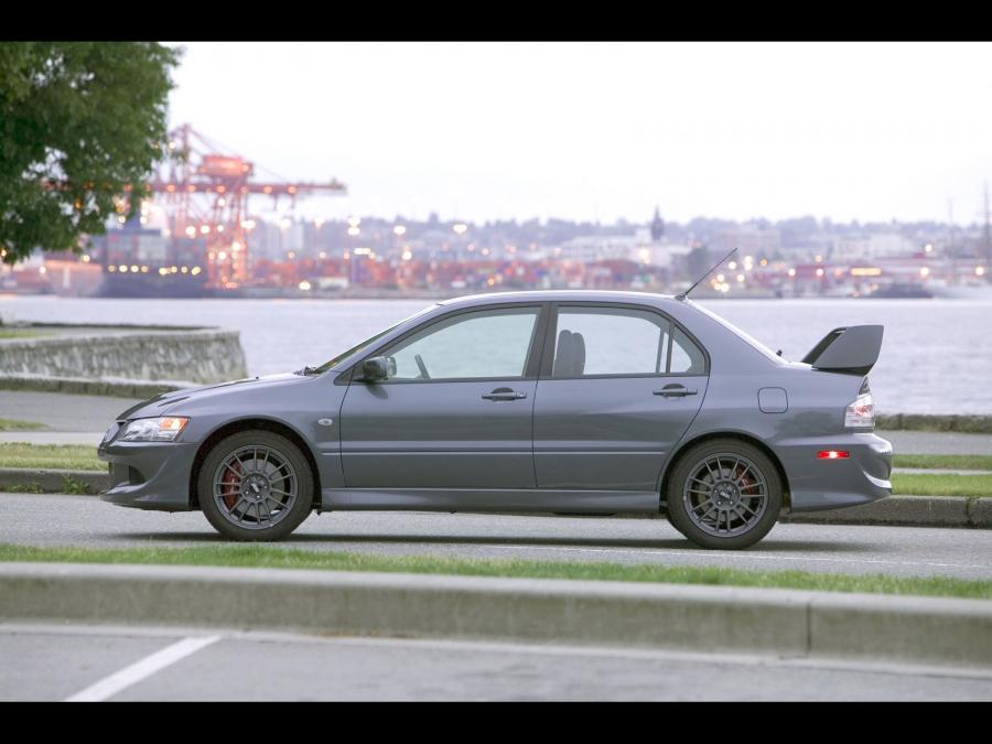  Mitsubishi Lancer Evolution MR 2004 года  (фото 9 из 17)